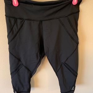 Cropped lululemon size 6 leggings